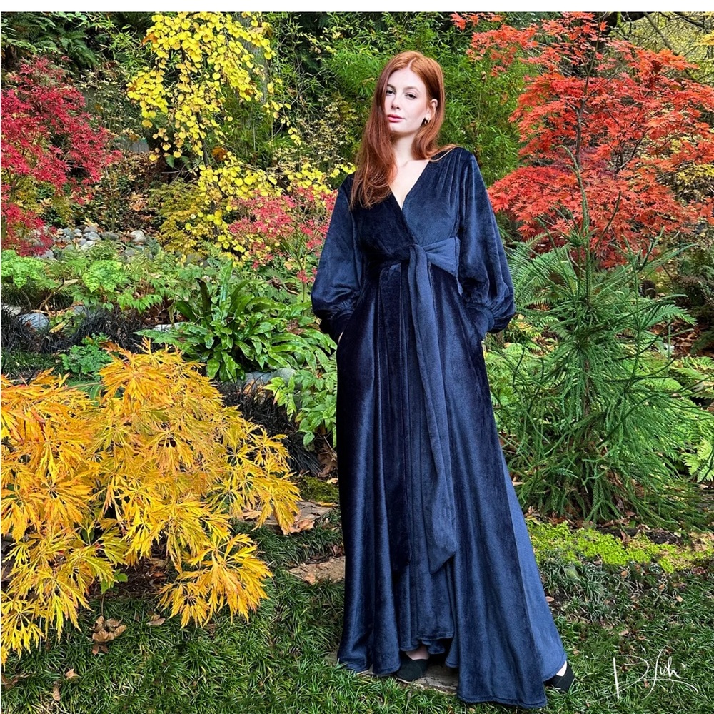 Luxurious Navy Velvet Women's Robe NWOT 2X Petite